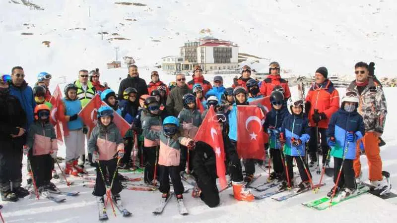 Hakkari’de kayak sezonu açıldı