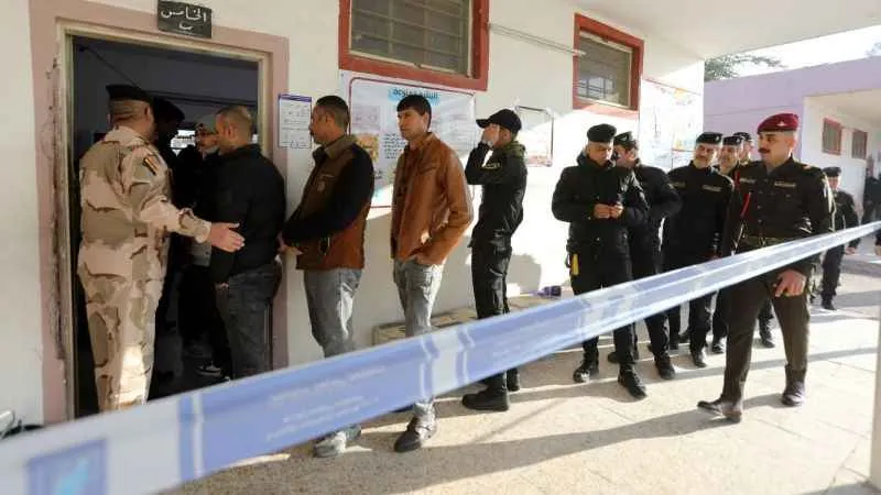 Iraklılar, yerel seçimler için 10 yıl aradan sonra sandık başında