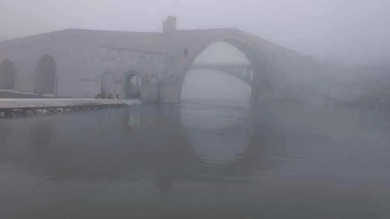 Silvan’da tarihi Malabadi Köprüsü sisle kaplandı