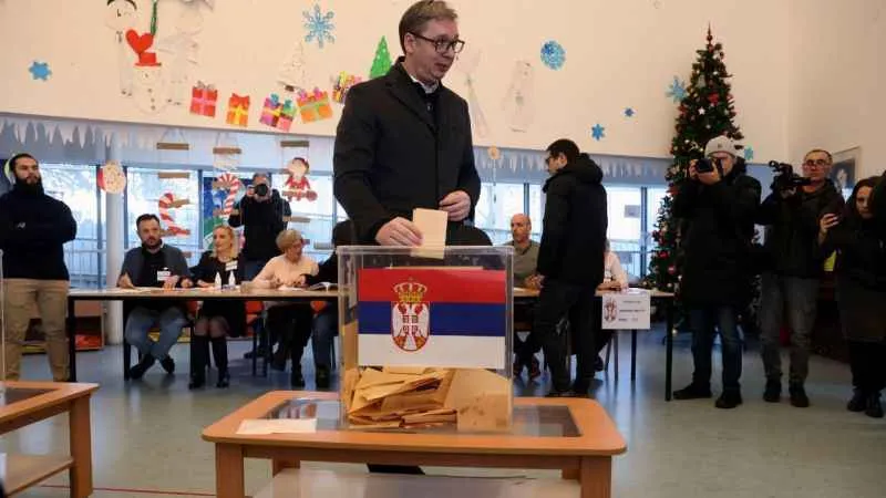 Sırbistan’da halk erken genel seçim için sandık başında