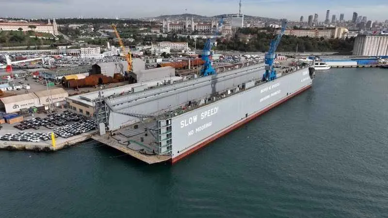 Türkiye’de üretilen en büyük yüzer havuz Haydarpaşa Limanı’nda