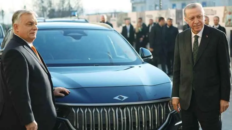 Cumhurbaşkanı Erdoğan, Macaristan Başbakanı Orban'a Togg hediye etti
