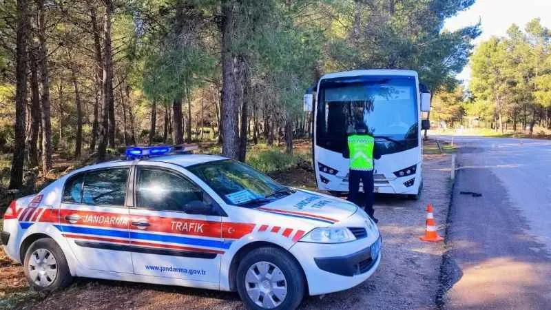 Jandarmadan trafikte kural ihlali yapanlara 17 bin 845 TL idari yaptırım para cezası