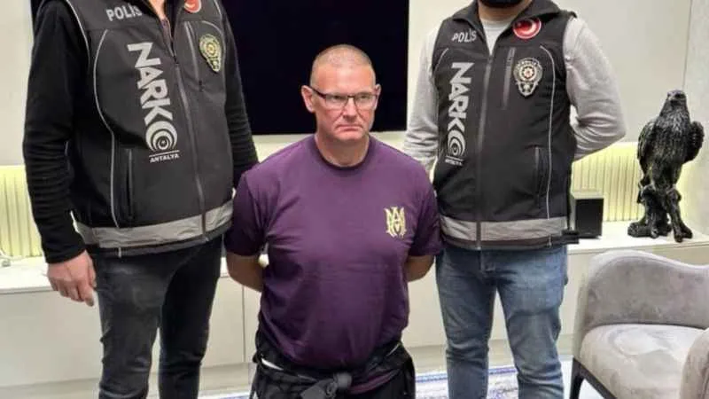 Interpol tarafından kırmızı bültenle aranan suç örgütü lideri yakalandı