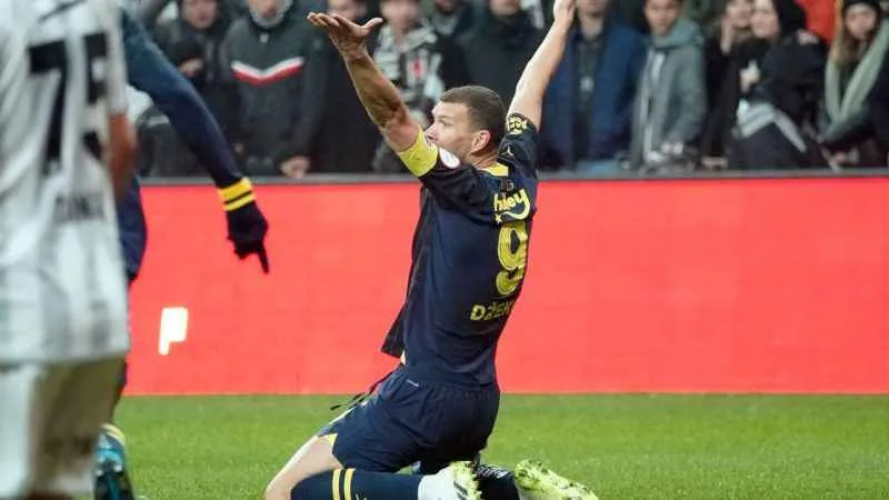 Edin Dzeko’dan Fenerbahçe’ye kötü haber