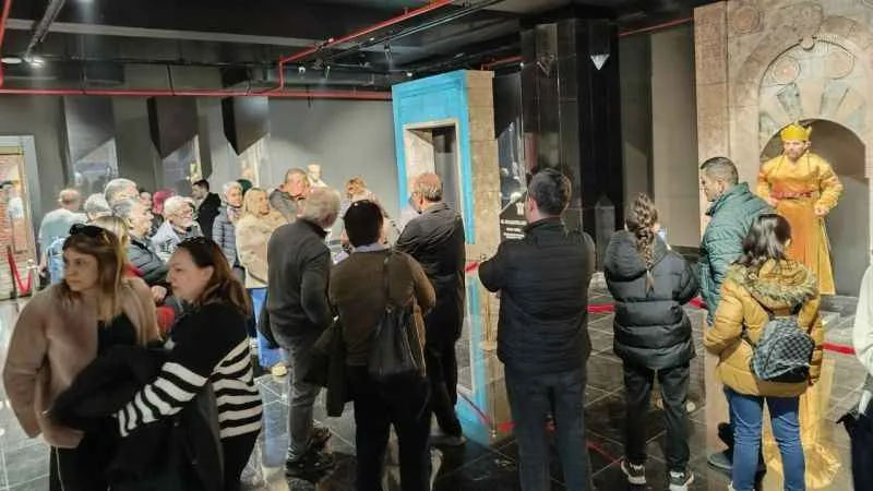 Konya'da Darü'l-Mülk Sergi Sarayı büyük beğeni topladı