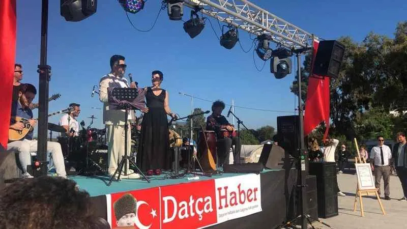 Yunan sanatçı, Zeybek Türküsü ‘Umar Ali’yi seslendirdi