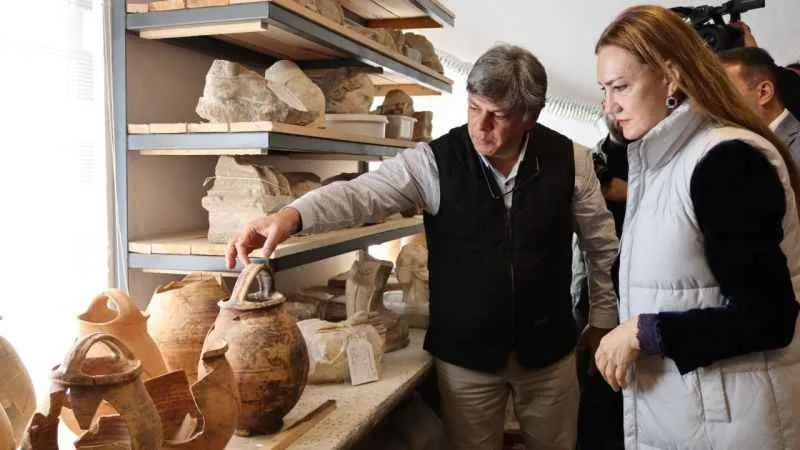 Metropolis Antik Kenti'nde ortaya çıkarılan eserler tanıtıldı