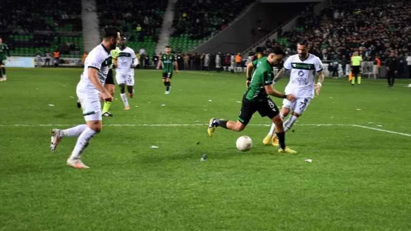 Sakaryaspor evinde Kocaelispor'u mağlup etti