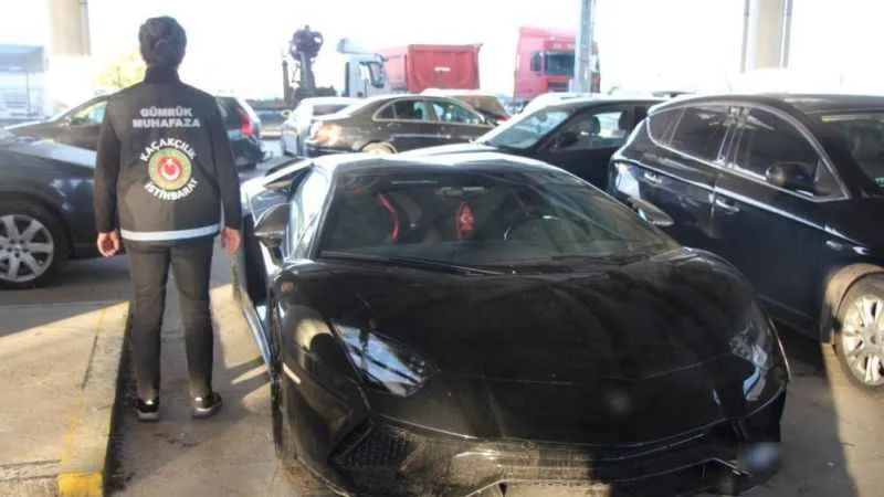 187 milyon liralık kaçak lüks araçlara el konuldu