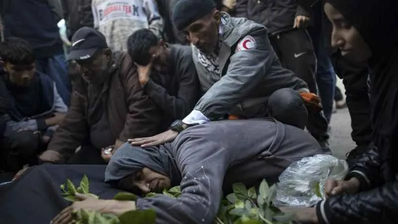 İsrail yine mülteci kampını vurdu: 70 sivil daha can verdi