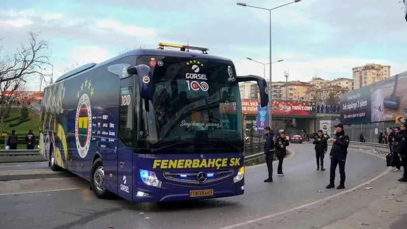 Fenerbahçe ve Galatasaray kafileleri stadyuma geldi
