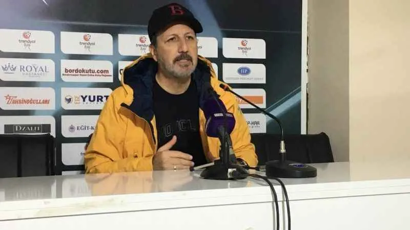 Üç haftadır evinde mağlup olan Bandırmaspor'da Teknik Direktör Taner Taşkın ile yolar ayrıldı