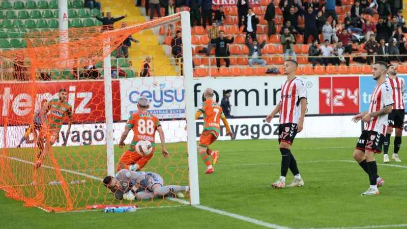 Corendon Alanyaspor, evinde Samsunspor'u 3-1 ile geçti