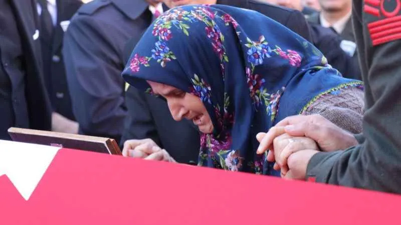 Şehit Uzman Çavuş Mehmet Serinkan binlerce kişi tarafından uğurlandı