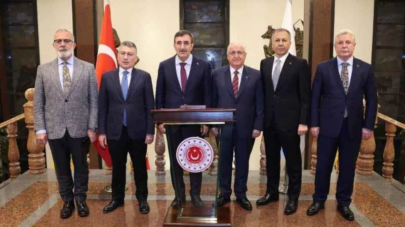 Milli Savunma Bakanı'na taziye ziyaretleri