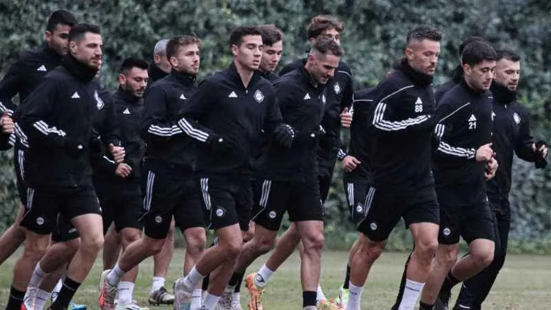 Altay’da ödeme alamayan oyuncular antrenmanı boykot etti