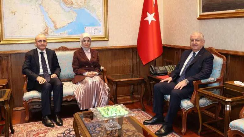 İki bakandan Milli Savunma Bakanı Güler'e taziye ziyareti