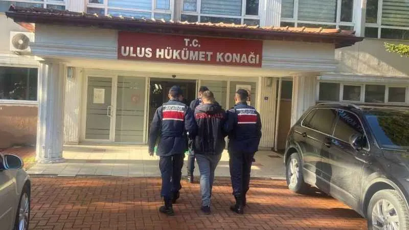 Dolandırıcılıktan İstanbul'da aranan zanlı Bartın'da yakalandı
