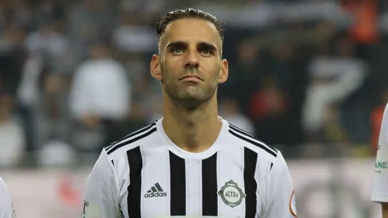 Altay'ın 39 yaşındaki futbolcusu MarcoPaixo veda etti