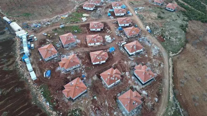 Köy konutlarının yapımı hız kesmeden devam ediyor