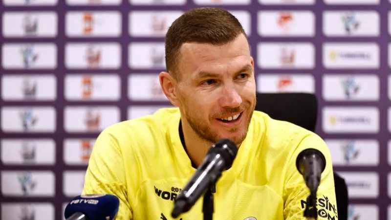 Dzeko: Umuyorum kaptan olarak Fenerbahçe ile ilk kupamı kazanırım