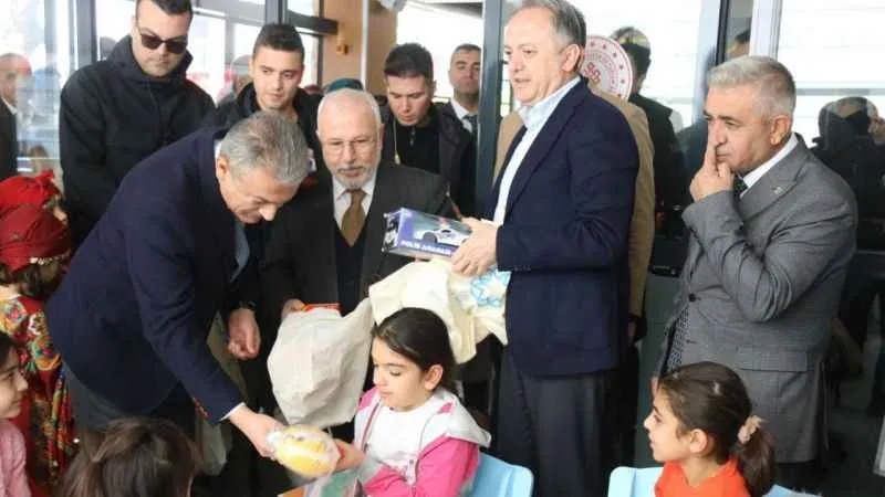 Gökhan Yazgı: Kitaplar savaşta kullanılacak birçok silahın yerini tutan güç kaynaklarımız