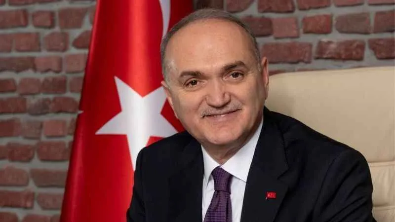 Dr. Faruk Özlü: Yeni yılda Allah vatanımızı, bayrağımızı, birlik ve beraberliğimizi korusun