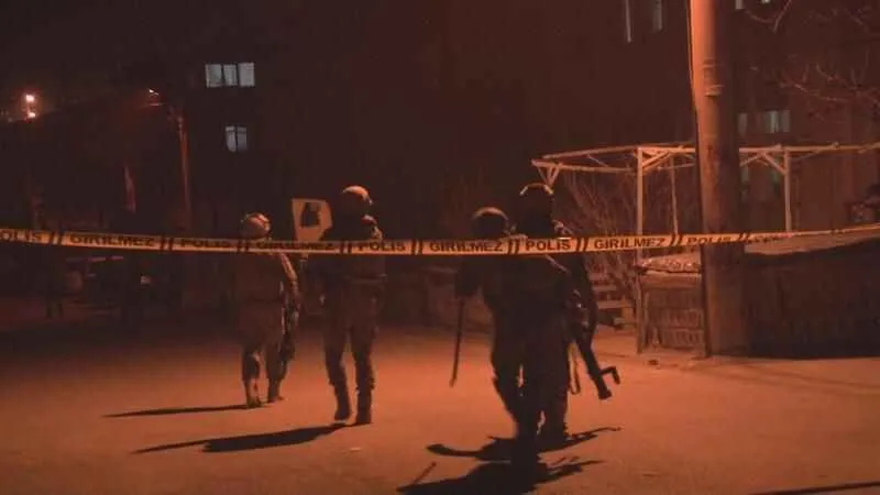 Kayseri'de polise direnen şahsa özel harekat polislerinden operasyon