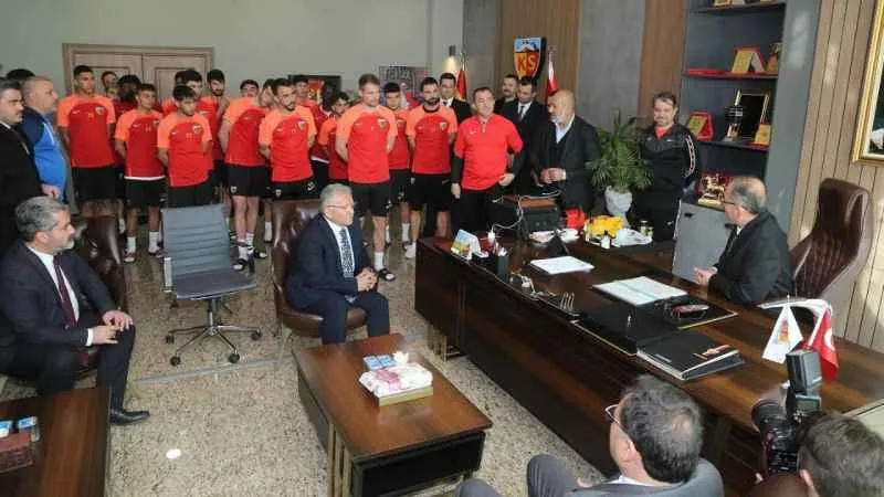 Bakan Özhaseki: Kayserispor'a ikinci yarıda başarılar diliyorum