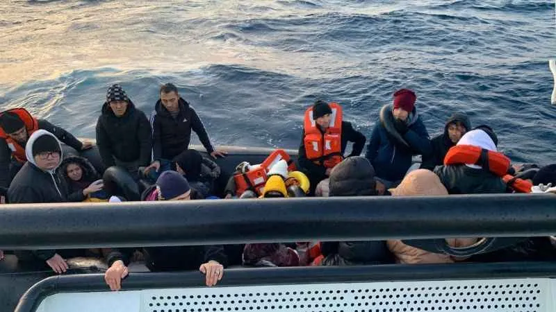 Yunan adalarına geçmeye çalışan 43 düzensiz göçmen yakalandı
