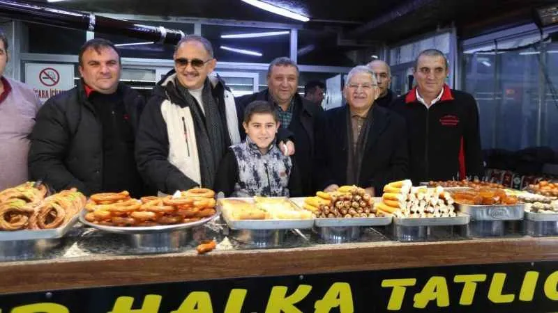  Bakan Özhaseki ve Başkan Büyükkılıç Erciyes esnafını ziyaret etti