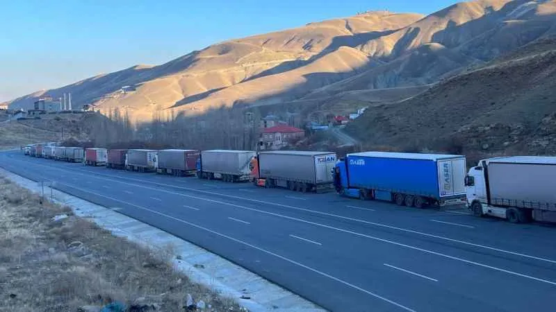 Türkiye-İran sınırında yoğunluk yaşanıyor