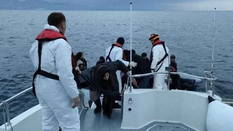 Sahil güvenlik Ayvalık açıklarında göçmenleri kurtardı