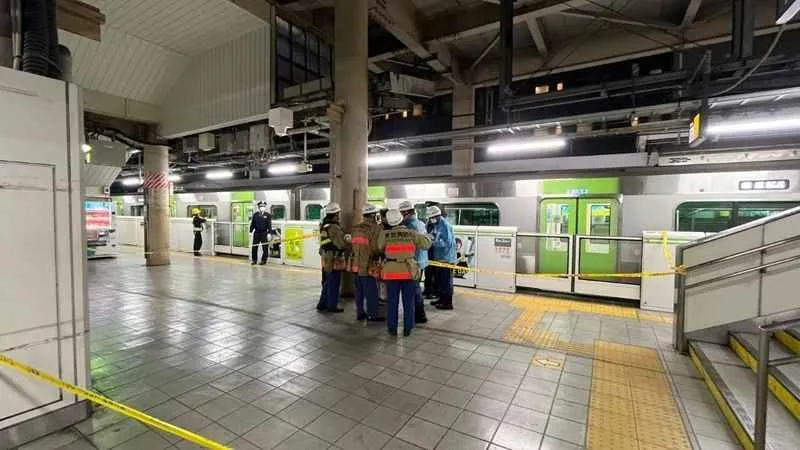 Tokyo'da trende bıçaklı saldırı: 4 kişi yaralandı