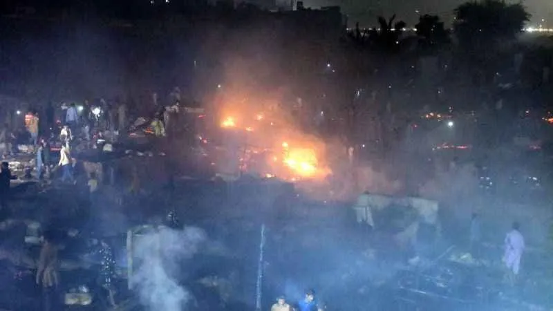 Pakistan'da 100’den fazla ev küle döndü