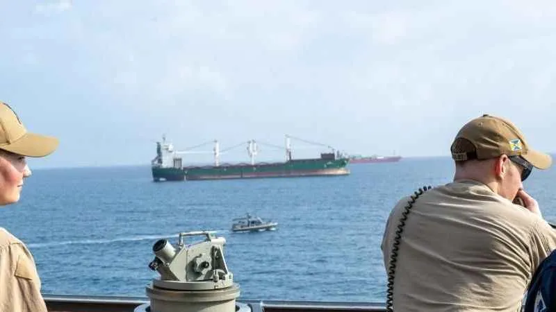 Husilerden ABD gemisine saldırı