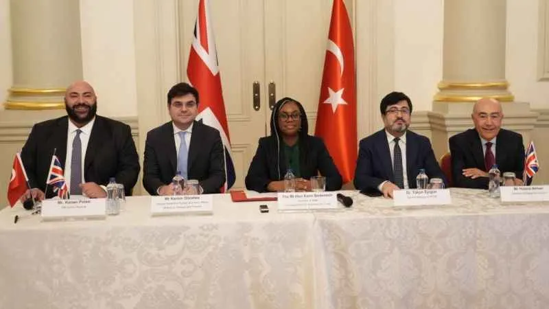 Kayseri - Yerköy yüksek hızlı tren hattına 1.2 milyar euroluk kredi için imzalar atıldı