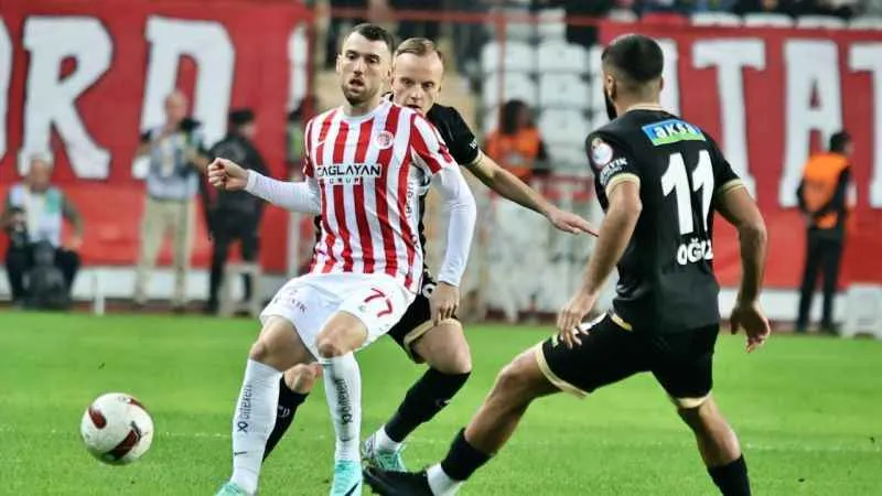 Antalyaspor ile Corendon Alanyaspor puanları paylaştı