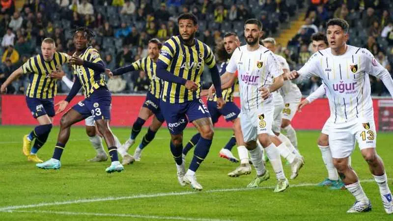 İstanbulspor ile Fenerbahçe galibiyet yarışında