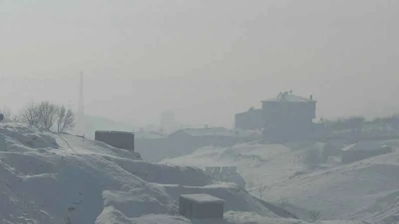 Hakkari'de uçak seferlerine sis engeli