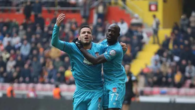 Rey Manaj 11. golünü Kayserispor'a attı