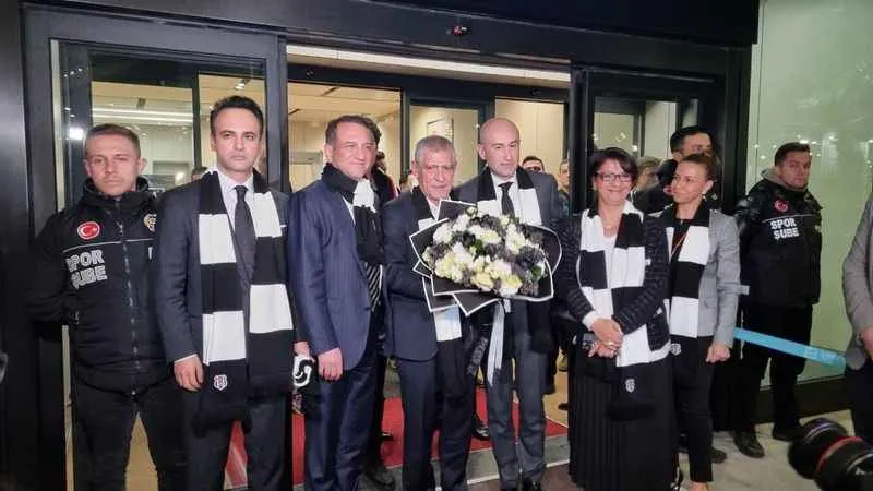 Beşiktaş'ın yeni hocası Fernando Santos, İstanbul'a geldi