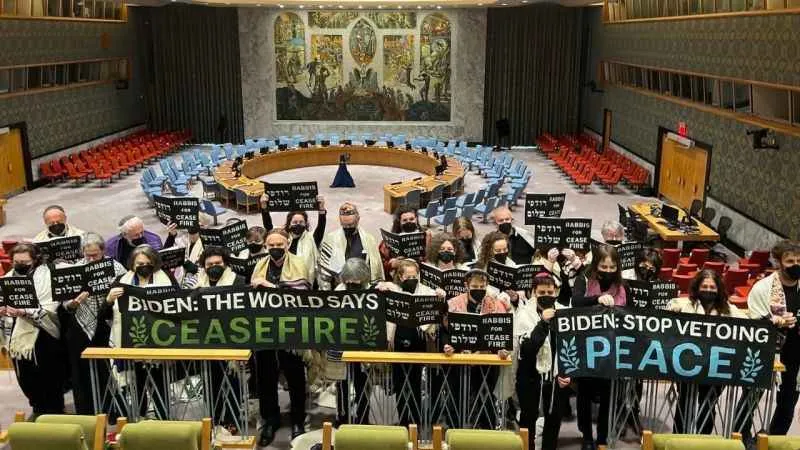 Savaş karşıtı hahamlar BM Güvenlik Konseyi salonunda eylem yaptı