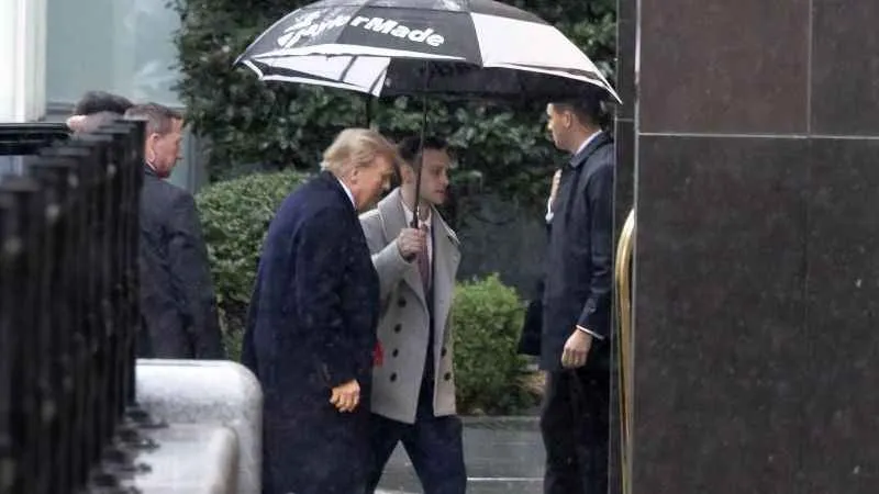 Trump: Suçlamalar dokunulmazlığa sahip dönemde yöneltildi, dava düşürülmeli