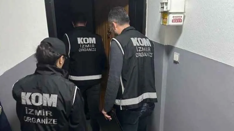 İzmir'de FETÖ operasyonu: 14 gözaltı