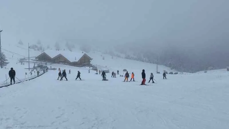 Kartalkaya'da kar kalınlığı 1 metreye ulaştı