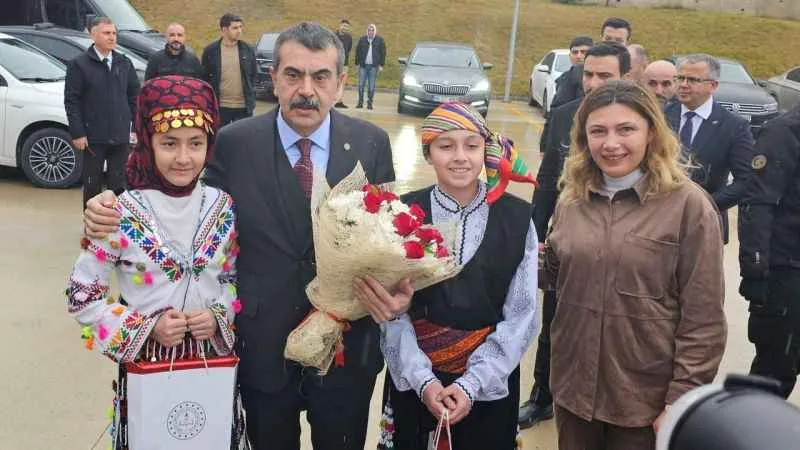 Bakan Tekin: Okulun son haftası şenlik havasında geçecek