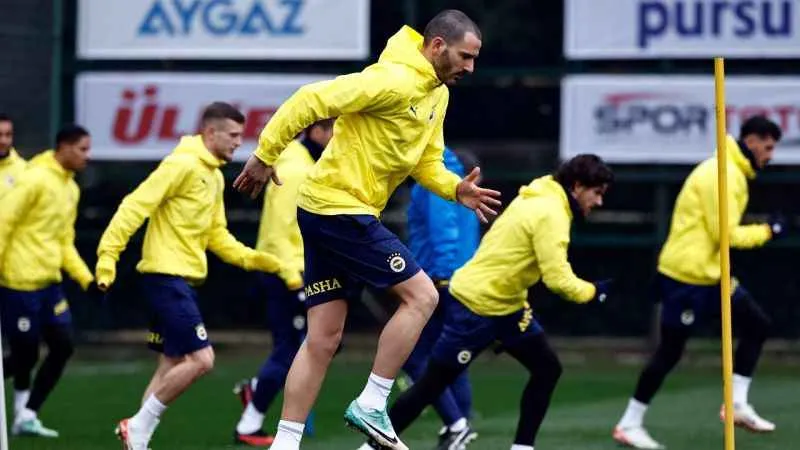 Fenerbahçe'nin yeni yıldızı Bonucci ilk antrenmana çıktı