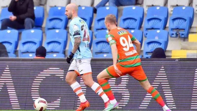Başakşehir, Alanyaspor'u 3-2'lik skorla geçti